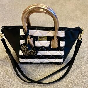 Betsey Johnson NWOT Luv Betsey purse. Gorgeous design.